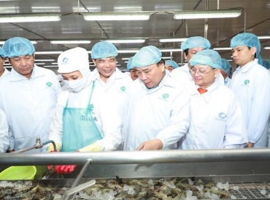 PM tours shrimp processing corporation in Ca Mau