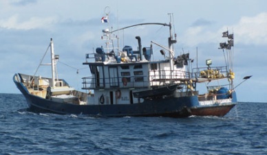EU warns 8 countries on illegal fishing