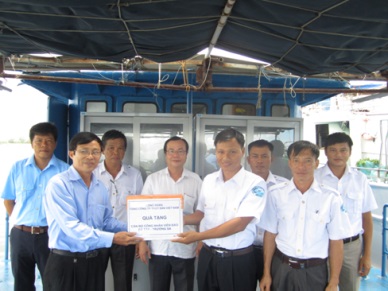 Seaprodex launched a campaign of donating books to Spratly Islands
