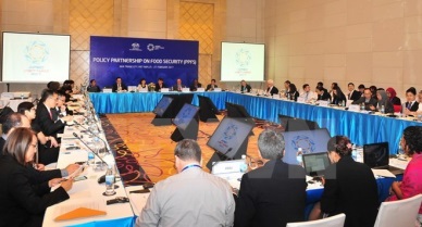 APEC officials discuss possible free trade area for Asia-Pacific