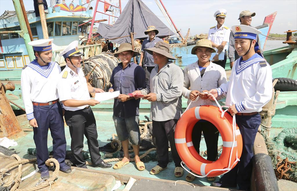 VASEP to work with the Fisheries Department the fishing port the fishermen and enterprises in Ca Mau and Kien Giang on combating IUU fishing