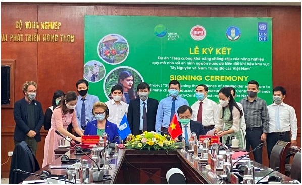Signing a letter of intent on seafood cooperation between Vietnam and Norway