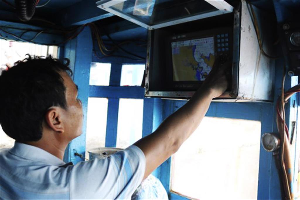 Installation of vessel monitoring system with a view to protecting fishermen and sovereignty at sea